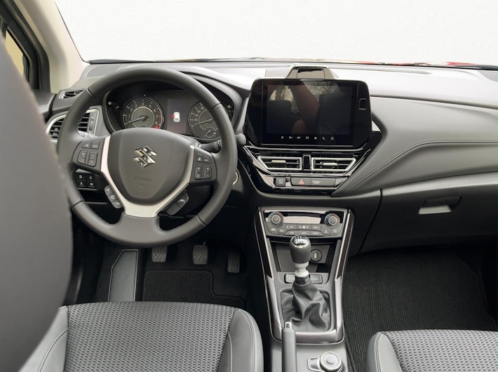 Vehicle image SUZUKI S-CROSS