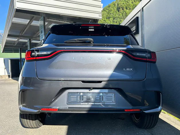 Lexus LBX 1.5 Hybrid Cool AWD