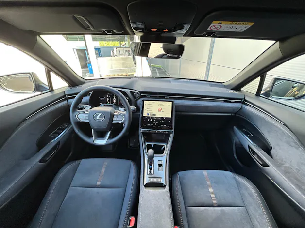 Lexus LBX 1.5 Hybrid Cool AWD