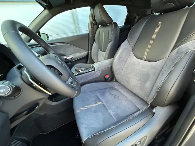 Lexus LBX 1.5 Hybrid Cool AWD