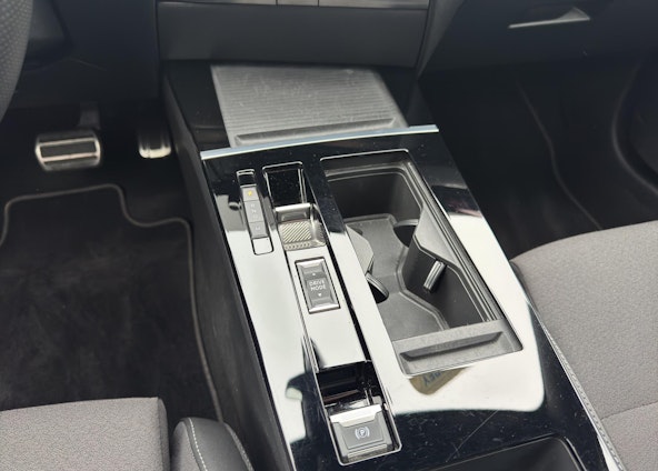 Vehicle image 6 Vehicle image 6