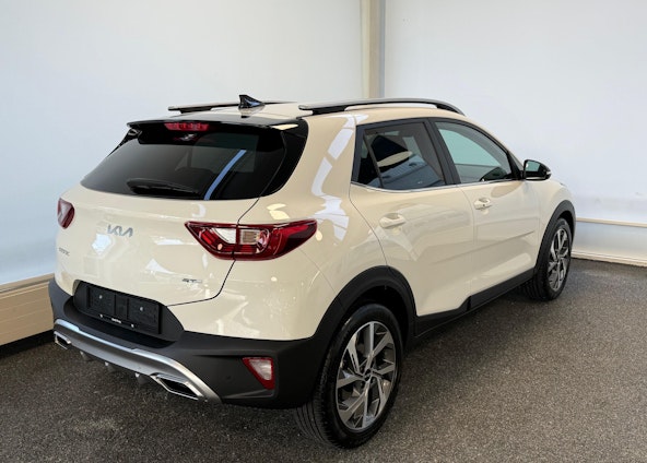 Vehicle image 4 Vehicle image 4