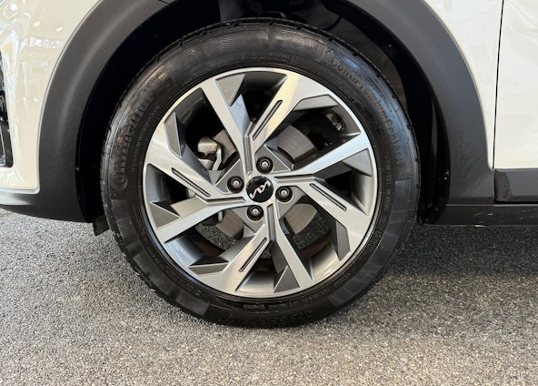 Vehicle image 13 Vehicle image 13