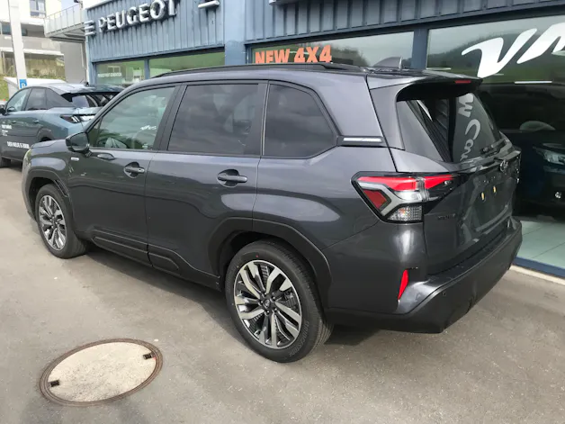 Subaru Forester 2.0i e-Boxer Luxury Lineartronic