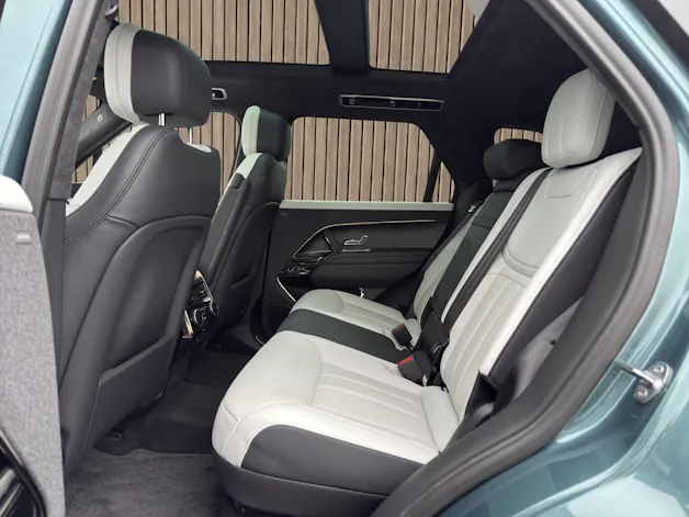 Land Rover Range Rover Sport P530 4.4 V8 First Edition Automatic mit Standheizung, Hinterachslenkung!