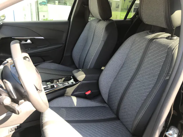 Peugeot 208 1.2 MHEV 110 Allure Premium