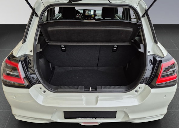 Vehicle image 17 Vehicle image 17