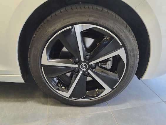 Vehicle image 9 Vehicle image 9