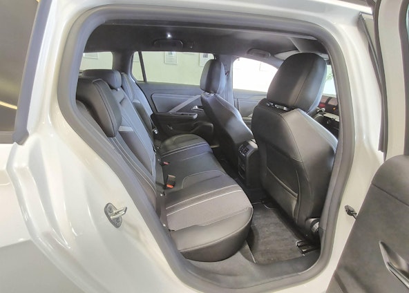 Vehicle image 9 Vehicle image 9