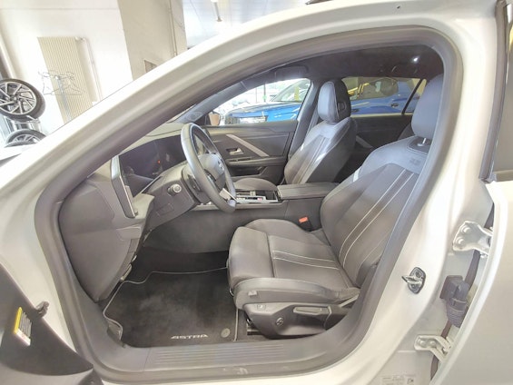 Vehicle image 13 Vehicle image 13