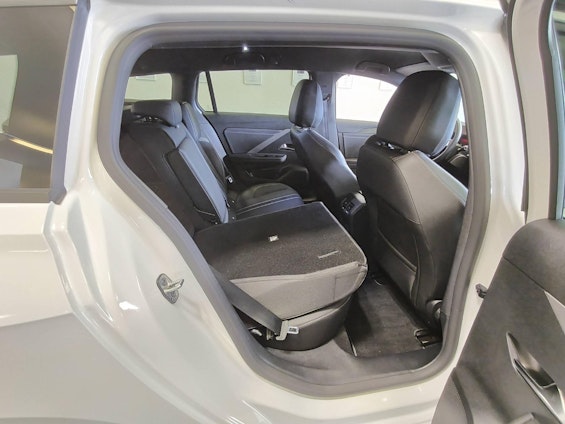 Vehicle image 8 Vehicle image 8