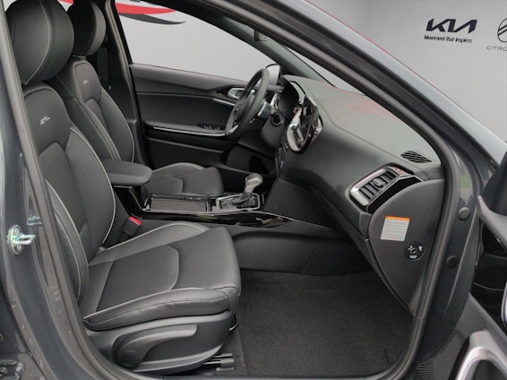 Vehicle image 17 Vehicle image 17