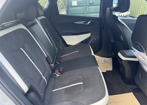 Vehicle image 9 Vehicle image 9