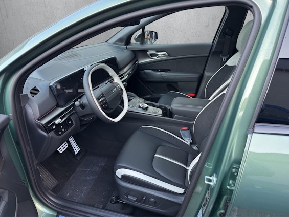 Vehicle image 6 Vehicle image 6