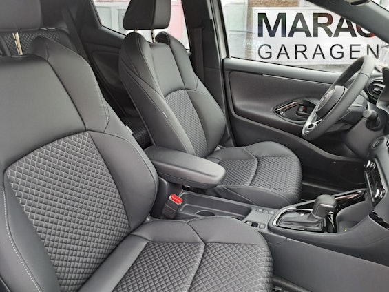 Vehicle image 13 Vehicle image 13