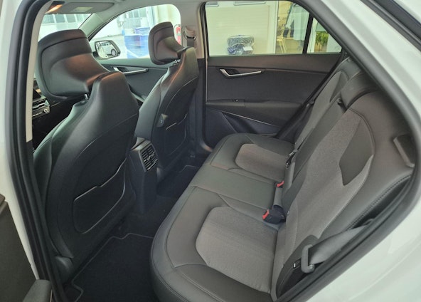 Vehicle image 9 Vehicle image 9