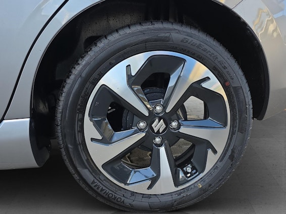 Vehicle image 16 Vehicle image 16