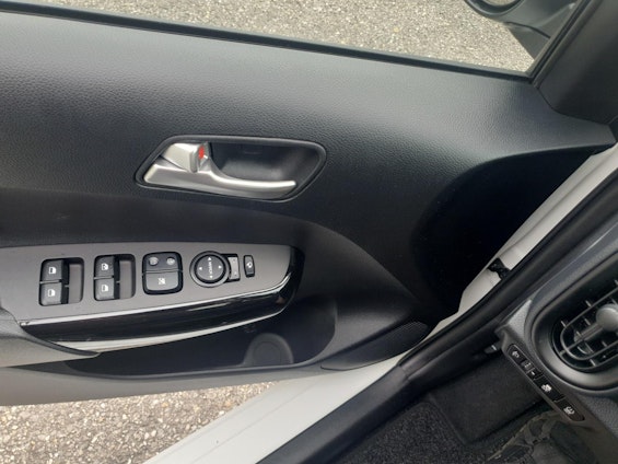 Vehicle image 15 Vehicle image 15