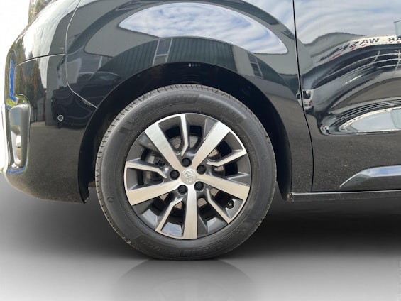 Vehicle image 13 Vehicle image 13