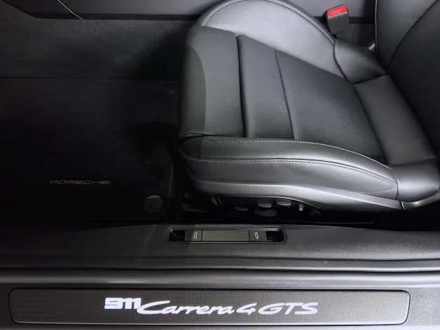 Porsche 911 Carrera 4 GTS
