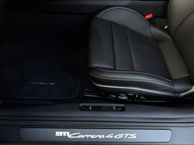 Porsche 911 Carrera 4 GTS Cabriolet