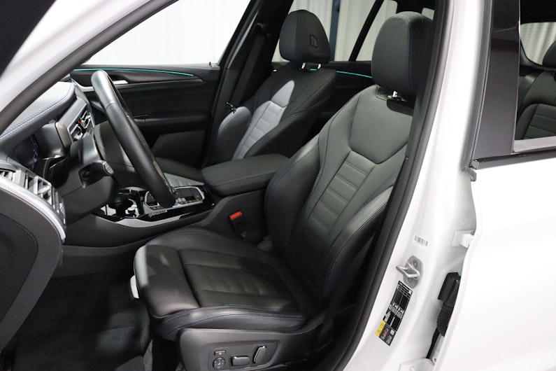 Vehicle image BMW iX3