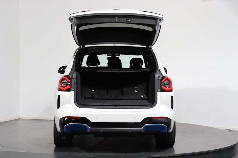 Vehicle image BMW iX3