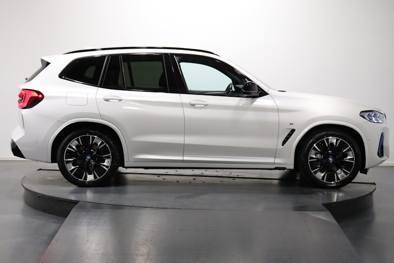 Vehicle image BMW iX3