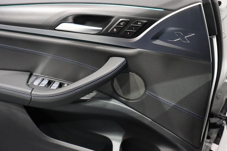 Vehicle image BMW iX3