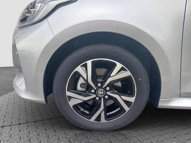 Toyota Yaris 1.5 VVT-i HSD Trend