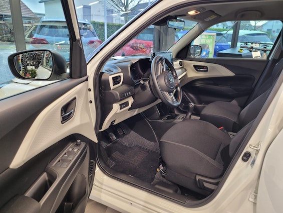 Vehicle image 3 Vehicle image 3