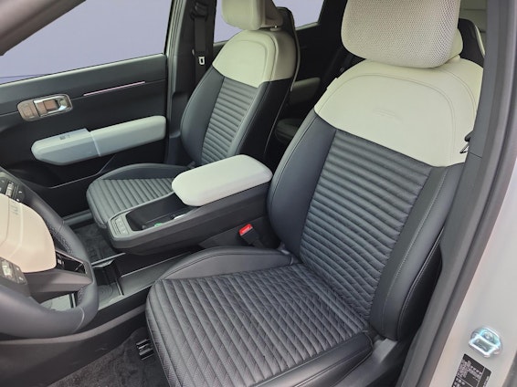 Vehicle image 8 Vehicle image 8