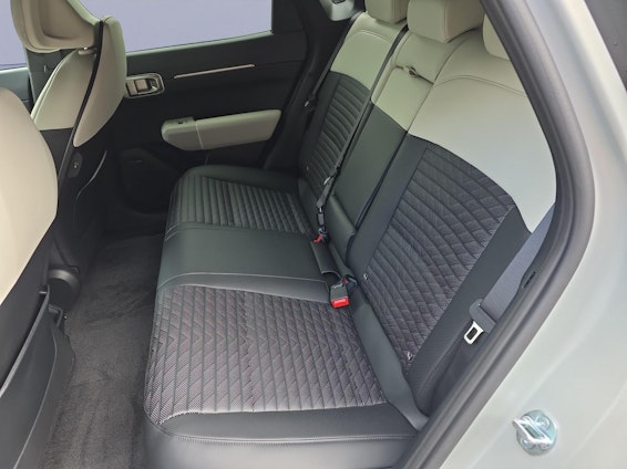 Vehicle image 9 Vehicle image 9