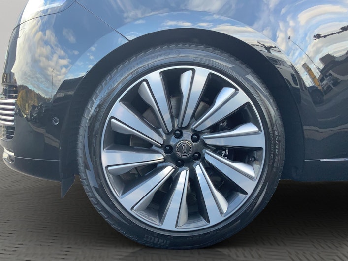 Vehicle image LAND ROVER RANGE ROVER