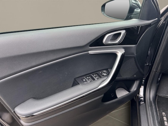 Vehicle image 15 Vehicle image 15