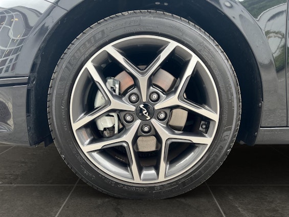 Vehicle image 19 Vehicle image 19