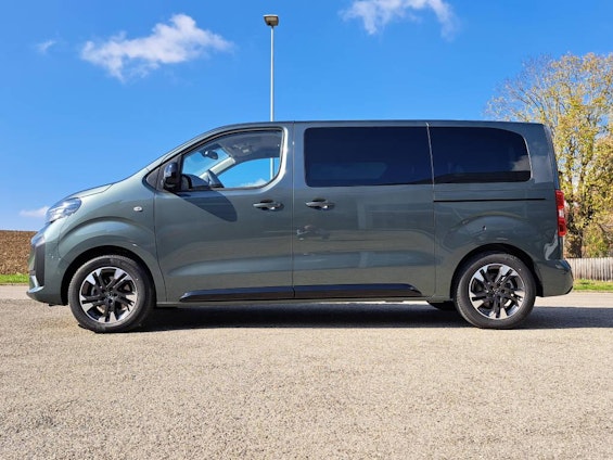 Vehicle image 4 Vehicle image 4