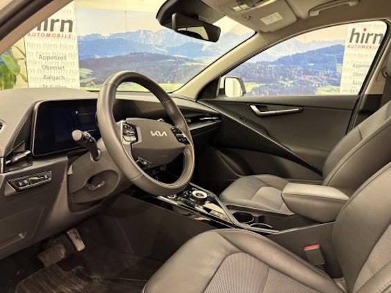 Vehicle image 4 Vehicle image 4