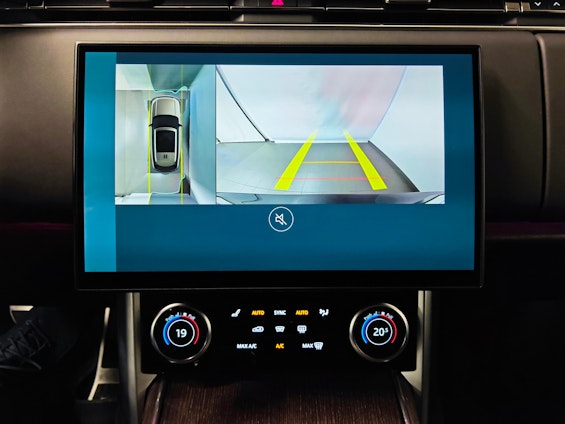 Vehicle image 17 Vehicle image 17