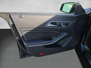 Mercedes-Benz CLA 180 Urban Shooting Brake
