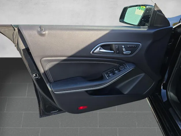 Mercedes-Benz CLA 180 Urban Shooting Brake