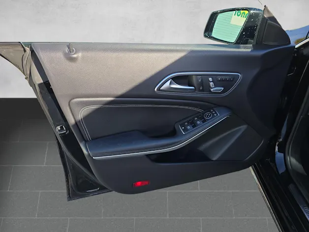 Mercedes-Benz CLA 180 Urban Shooting Brake