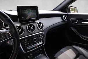 MERCEDES-BENZ CLA 180 Urban Shooting Brake