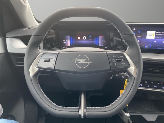 Vehicle image 4 Vehicle image 4