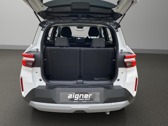 Vehicle image 9 Vehicle image 9