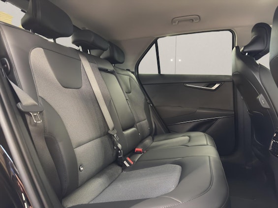 Vehicle image 13 Vehicle image 13