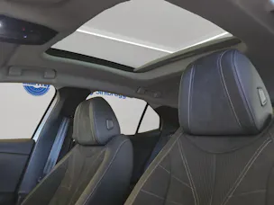 DS Automobiles No4 E-Tense Étoile Alcantara