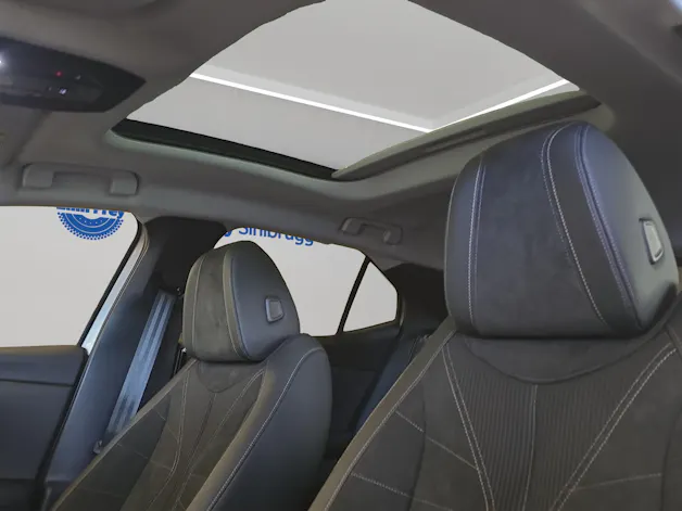 DS Automobiles No4 E-Tense Étoile Alcantara