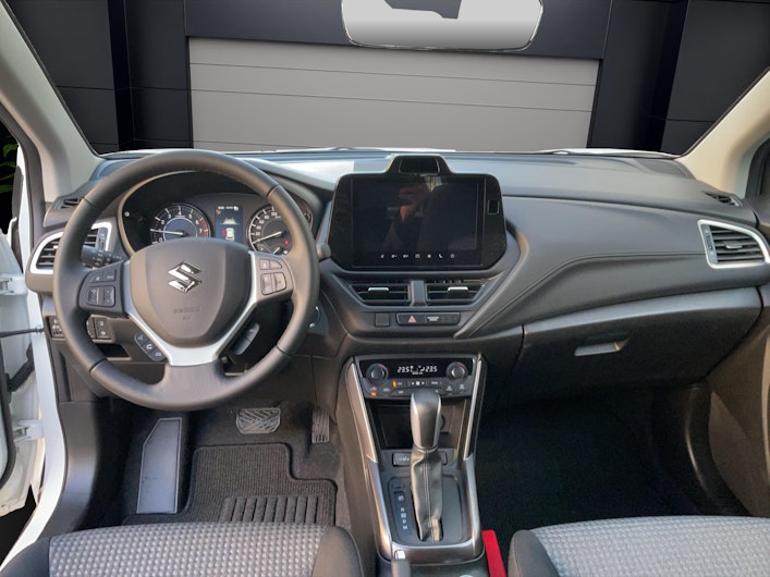 Vehicle image SUZUKI S-CROSS