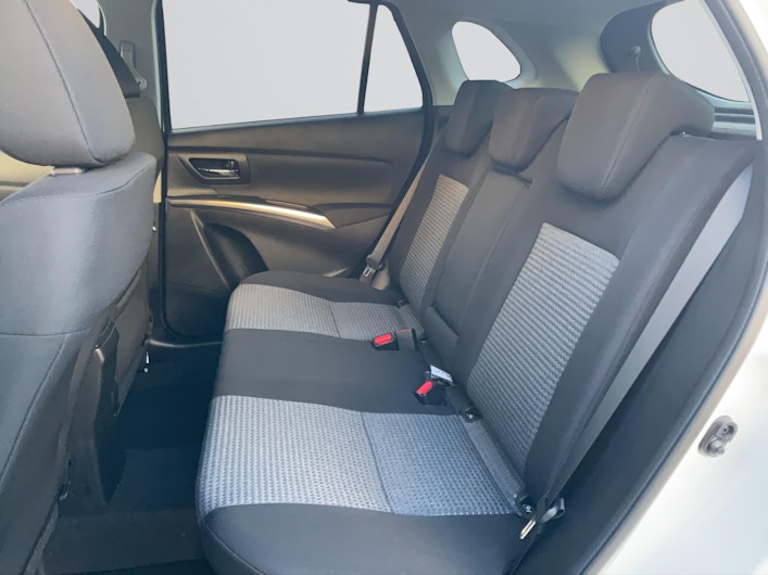 Vehicle image SUZUKI S-CROSS